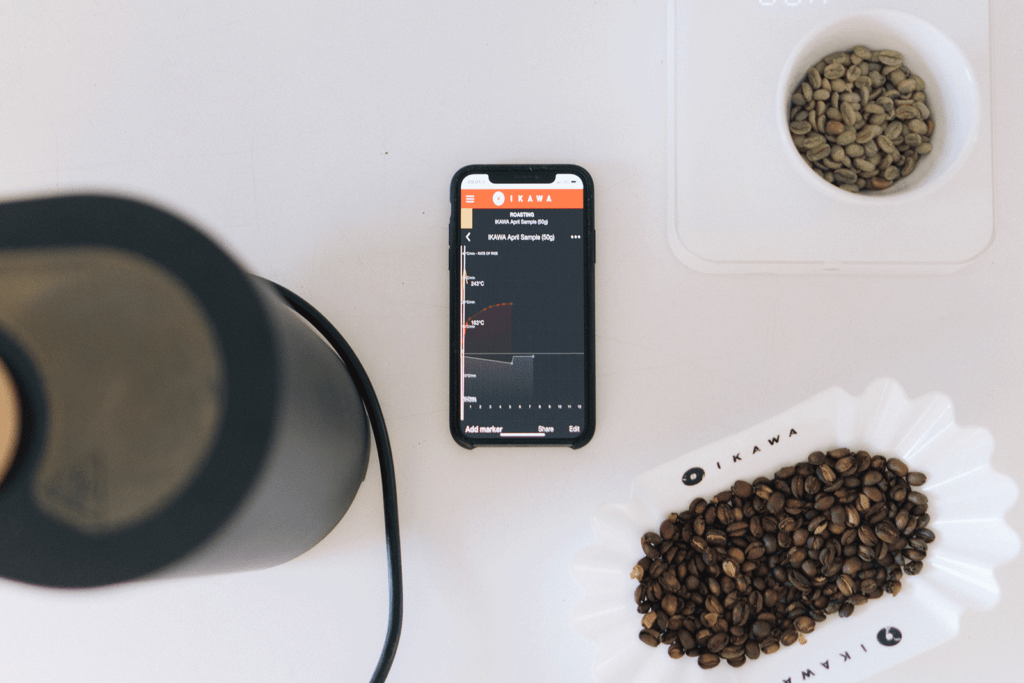iPhone 10 with IKAWA PRO App sample roasting.